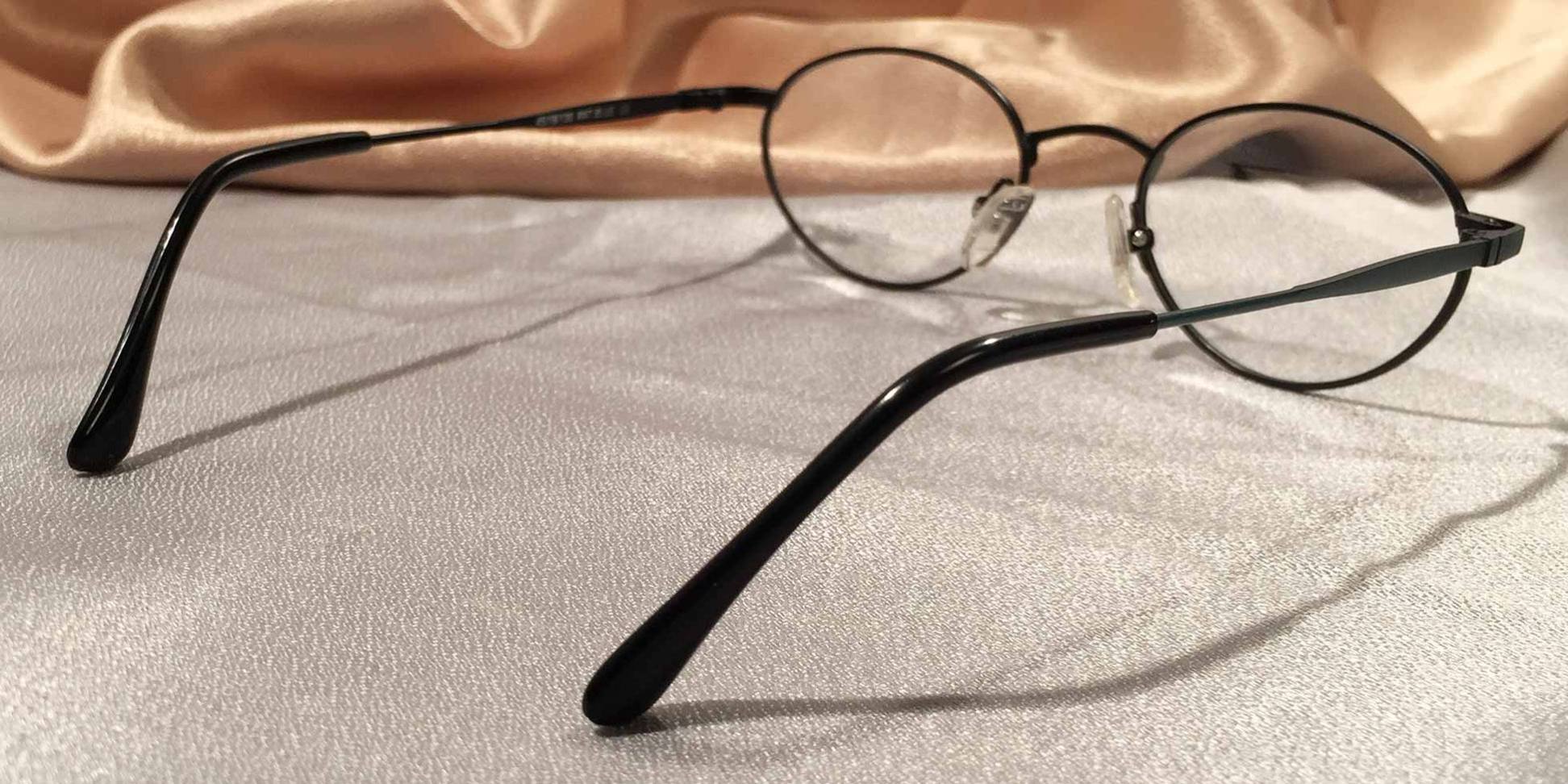 Nowoczesne okulary z metalowym noskiem i prostym designem minimalistyczne okulary z metalowym noskiem w designerskim wzornictwie