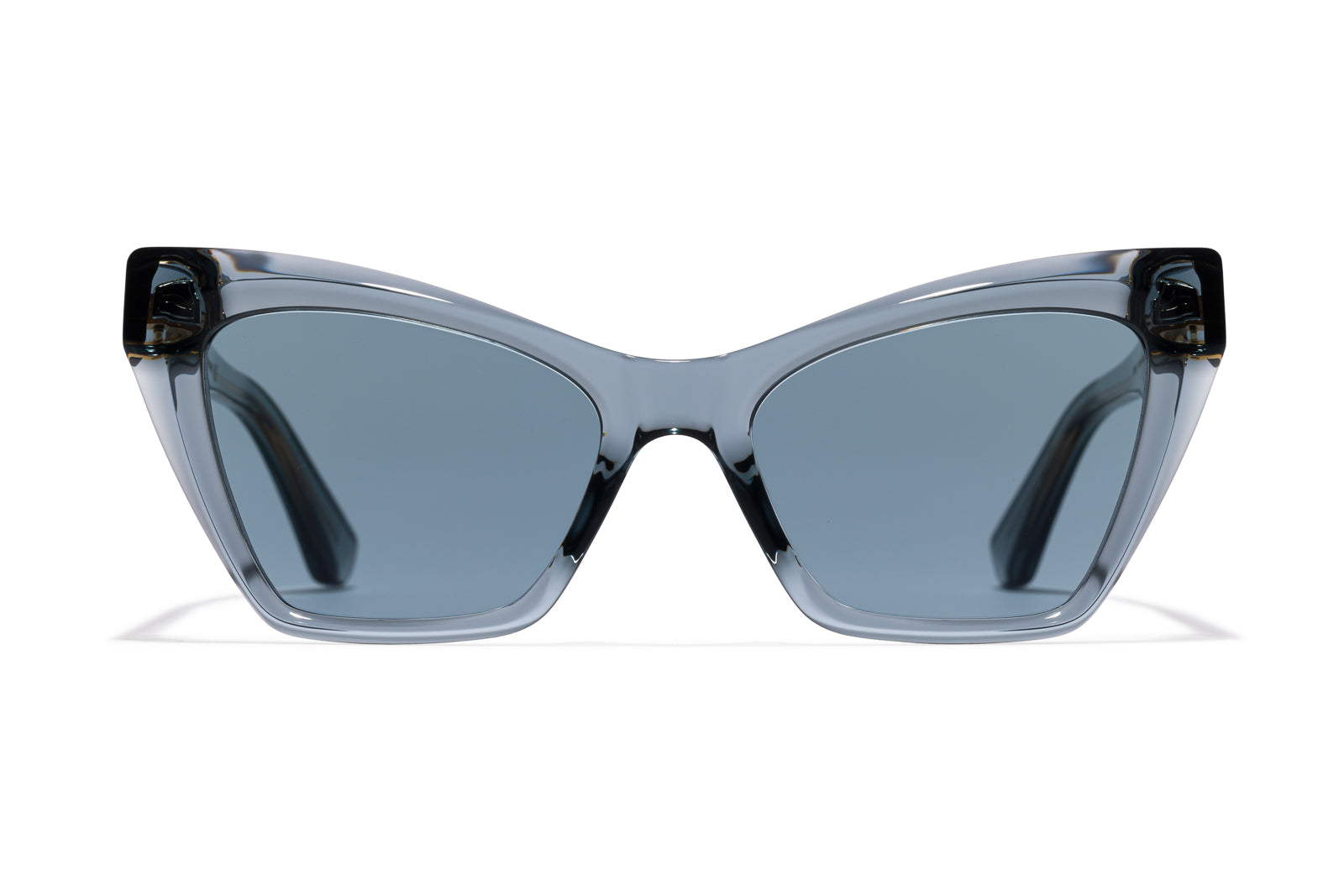 Okulary antyalergiczne: jak bariera ochronna na nosie efektywnie zatrzymuje pyłki, kurz i alergeny zanim dotrą do oczu?